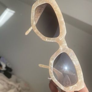 Dezi sunglasses-on read